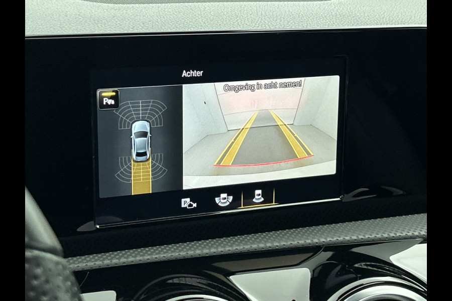 Mercedes-Benz A-Klasse 250 Premium Plus AMG-Line (Dealer OnderH, Panorama, Sfeerverlichting, Camera, StoelV, PDC V+A, Etc)