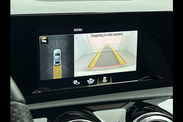 Mercedes-Benz A-Klasse 250 Premium Plus AMG-Line (Dealer OnderH, Panorama, Sfeerverlichting, Camera, StoelV, PDC V+A, Etc)