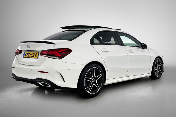 Mercedes-Benz A-Klasse 250 Premium Plus AMG-Line (Dealer OnderH, Panorama, Sfeerverlichting, Camera, StoelV, PDC V+A, Etc)