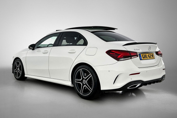 Mercedes-Benz A-Klasse 250 Premium Plus AMG-Line (Dealer OnderH, Panorama, Sfeerverlichting, Camera, StoelV, PDC V+A, Etc)