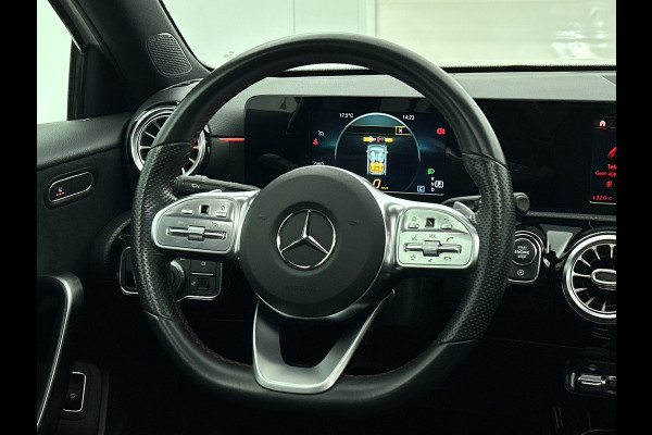 Mercedes-Benz A-Klasse 250 Premium Plus AMG-Line (Dealer OnderH, Panorama, Sfeerverlichting, Camera, StoelV, PDC V+A, Etc)