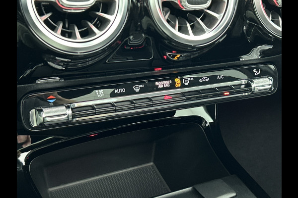 Mercedes-Benz A-Klasse 250 Premium Plus AMG-Line (Dealer OnderH, Panorama, Sfeerverlichting, Camera, StoelV, PDC V+A, Etc)