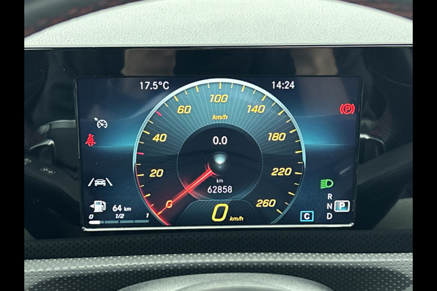 Mercedes-Benz A-Klasse 250 Premium Plus AMG-Line (Dealer OnderH, Panorama, Sfeerverlichting, Camera, StoelV, PDC V+A, Etc)