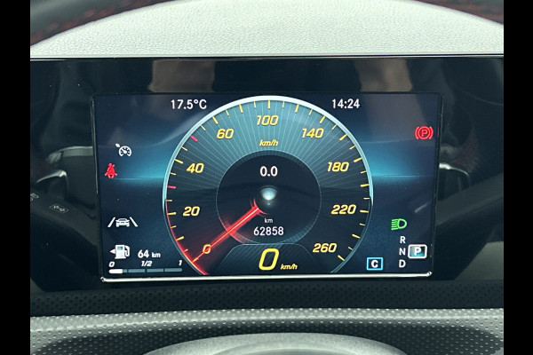 Mercedes-Benz A-Klasse 250 Premium Plus AMG-Line (Dealer OnderH, Panorama, Sfeerverlichting, Camera, StoelV, PDC V+A, Etc)