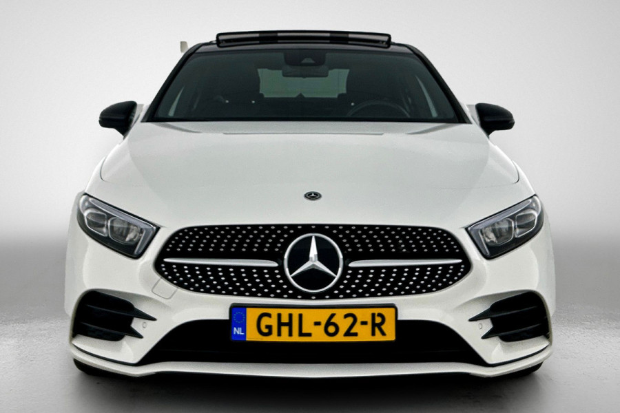 Mercedes-Benz A-Klasse 250 Premium Plus AMG-Line (Dealer OnderH, Panorama, Sfeerverlichting, Camera, StoelV, PDC V+A, Etc)