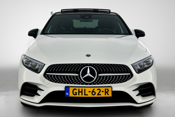 Mercedes-Benz A-Klasse 250 Premium Plus AMG-Line (Dealer OnderH, Panorama, Sfeerverlichting, Camera, StoelV, PDC V+A, Etc)
