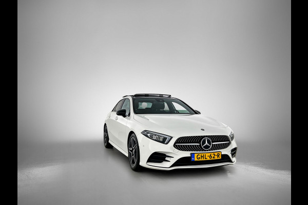 Mercedes-Benz A-Klasse 250 Premium Plus AMG-Line (Dealer OnderH, Panorama, Sfeerverlichting, Camera, StoelV, PDC V+A, Etc)