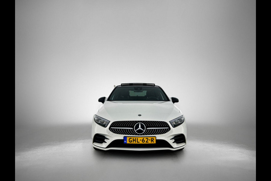Mercedes-Benz A-Klasse 250 Premium Plus AMG-Line (Dealer OnderH, Panorama, Sfeerverlichting, Camera, StoelV, PDC V+A, Etc)