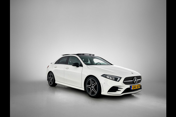 Mercedes-Benz A-Klasse 250 Premium Plus AMG-Line (Dealer OnderH, Panorama, Sfeerverlichting, Camera, StoelV, PDC V+A, Etc)