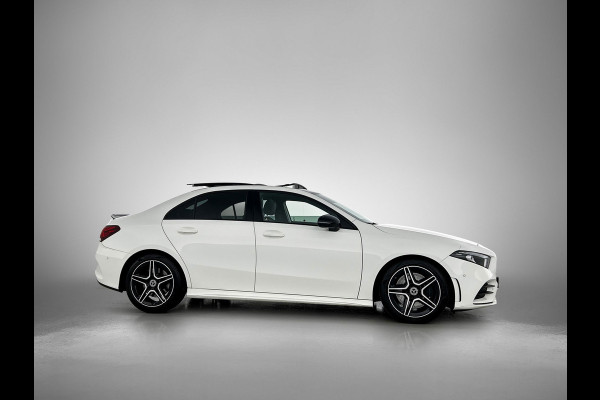 Mercedes-Benz A-Klasse 250 Premium Plus AMG-Line (Dealer OnderH, Panorama, Sfeerverlichting, Camera, StoelV, PDC V+A, Etc)