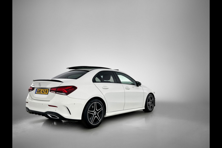 Mercedes-Benz A-Klasse 250 Premium Plus AMG-Line (Dealer OnderH, Panorama, Sfeerverlichting, Camera, StoelV, PDC V+A, Etc)