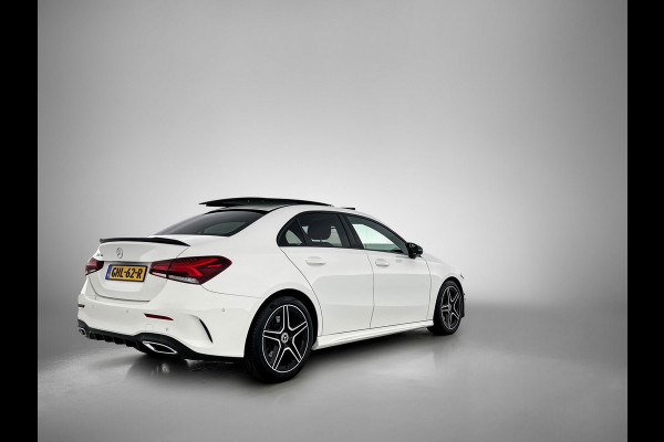 Mercedes-Benz A-Klasse 250 Premium Plus AMG-Line (Dealer OnderH, Panorama, Sfeerverlichting, Camera, StoelV, PDC V+A, Etc)