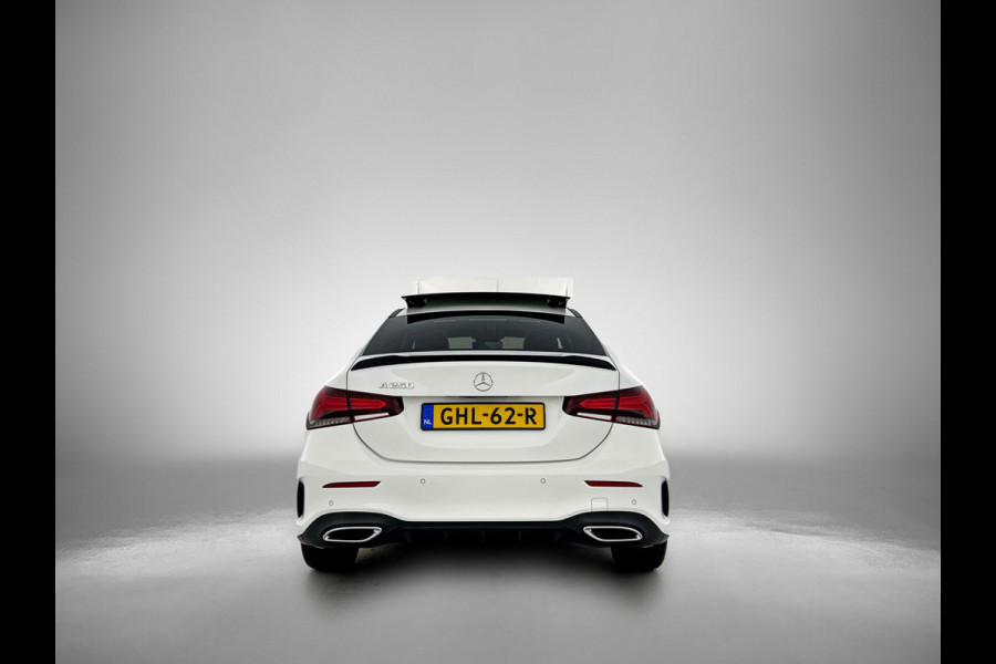 Mercedes-Benz A-Klasse 250 Premium Plus AMG-Line (Dealer OnderH, Panorama, Sfeerverlichting, Camera, StoelV, PDC V+A, Etc)