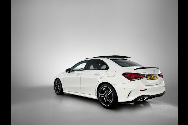 Mercedes-Benz A-Klasse 250 Premium Plus AMG-Line (Dealer OnderH, Panorama, Sfeerverlichting, Camera, StoelV, PDC V+A, Etc)