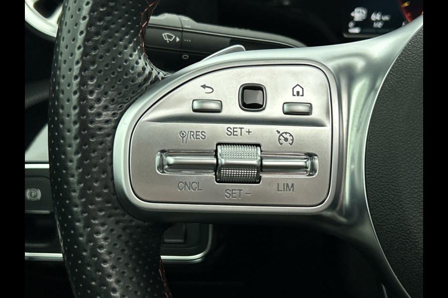 Mercedes-Benz A-Klasse 250 Premium Plus AMG-Line (Dealer OnderH, Panorama, Sfeerverlichting, Camera, StoelV, PDC V+A, Etc)