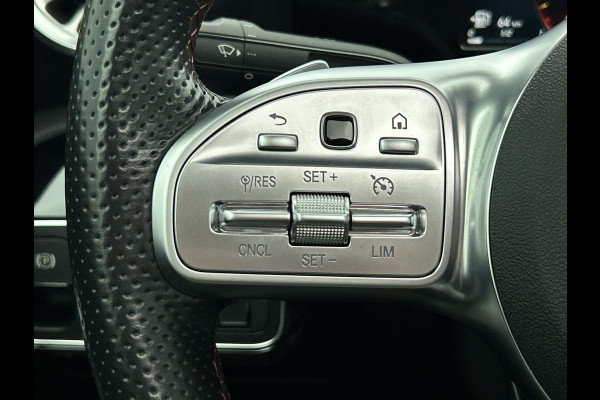 Mercedes-Benz A-Klasse 250 Premium Plus AMG-Line (Dealer OnderH, Panorama, Sfeerverlichting, Camera, StoelV, PDC V+A, Etc)