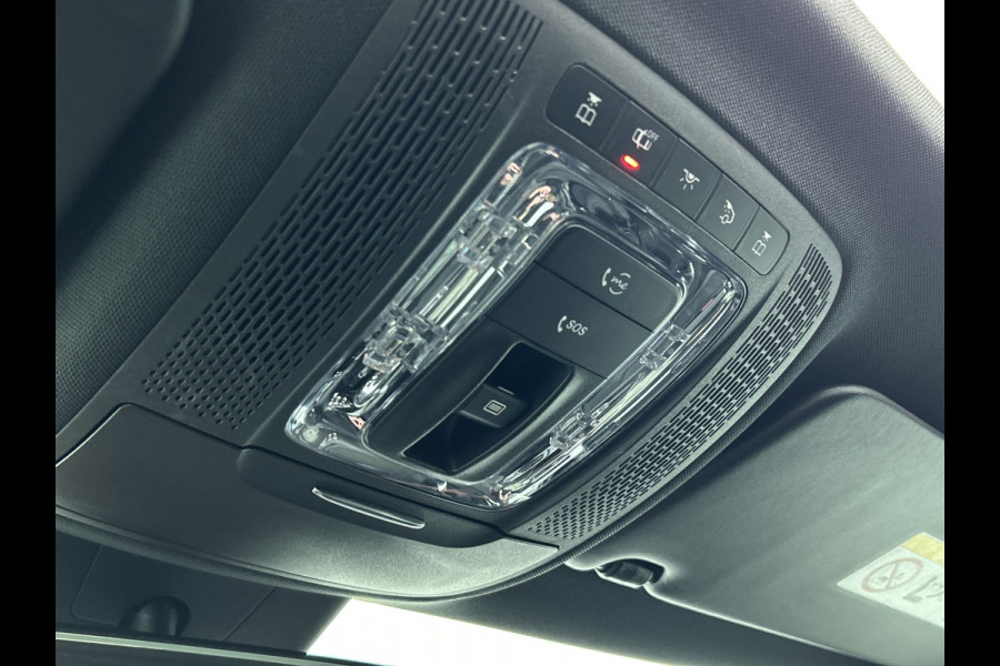 Mercedes-Benz A-Klasse 250 Premium Plus AMG-Line (Dealer OnderH, Panorama, Sfeerverlichting, Camera, StoelV, PDC V+A, Etc)
