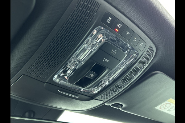 Mercedes-Benz A-Klasse 250 Premium Plus AMG-Line (Dealer OnderH, Panorama, Sfeerverlichting, Camera, StoelV, PDC V+A, Etc)