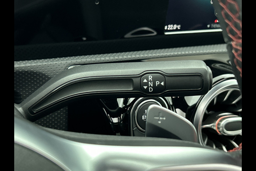 Mercedes-Benz A-Klasse 250 Premium Plus AMG-Line (Dealer OnderH, Panorama, Sfeerverlichting, Camera, StoelV, PDC V+A, Etc)