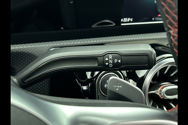 Mercedes-Benz A-Klasse 250 Premium Plus AMG-Line (Dealer OnderH, Panorama, Sfeerverlichting, Camera, StoelV, PDC V+A, Etc)