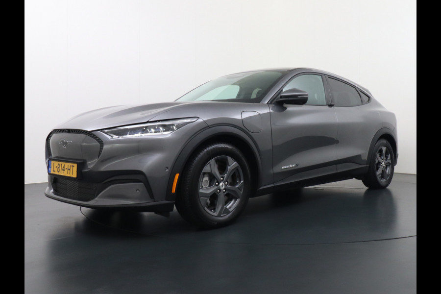 Ford Mustang Mach-E Extended RWD 98kWh 301PK SOH 95.5% Leer Long Range Adaptive Cruise Stop&Go Apple Carplay Android Auto 360°Camera Active B Stoel+Stuurverwarming Ecc Elektr.Achterklep Driver Alert Warning Keyless Origineel Nederlandse Auto €56.476- nieuw, Batterijgarantie 8 jaar of 160.000km vanaf nieuw Ford Mustang Mach-E Extended RWD 98kWh 301PK SOH 95.5% Leer Long Range Adaptive Cruise Stop&Go Apple Carplay Android Auto 360°Camera Active B Stoel+Stuurverwarming Ecc Elektr.Achterklep Driver Alert Warning Keyless Origineel Nederlandse Auto €56.476- nieuw, Batterijgarantie 8 jaar of 160.000km vanaf nieuw