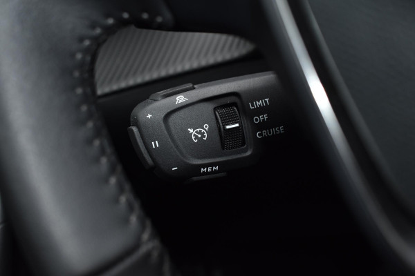 Peugeot 2008 1.2 PureTech 130PK Allure Pack | LED | Camera | Carplay | Stoelverw. | Incl. garantie Peugeot 2008 1.2 PureTech 130PK Allure Pack | LED | Camera | Carplay | Stoelverw. | Incl. garantie