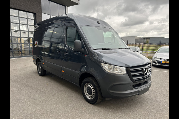 Mercedes-Benz Sprinter 317 CDI L2 H2 MBUX / Camera / Carplay navigatie / Cruise control / Airco Mercedes-Benz Sprinter 317 CDI L2 H2 MBUX / Camera / Carplay navigatie / Cruise control / Airco