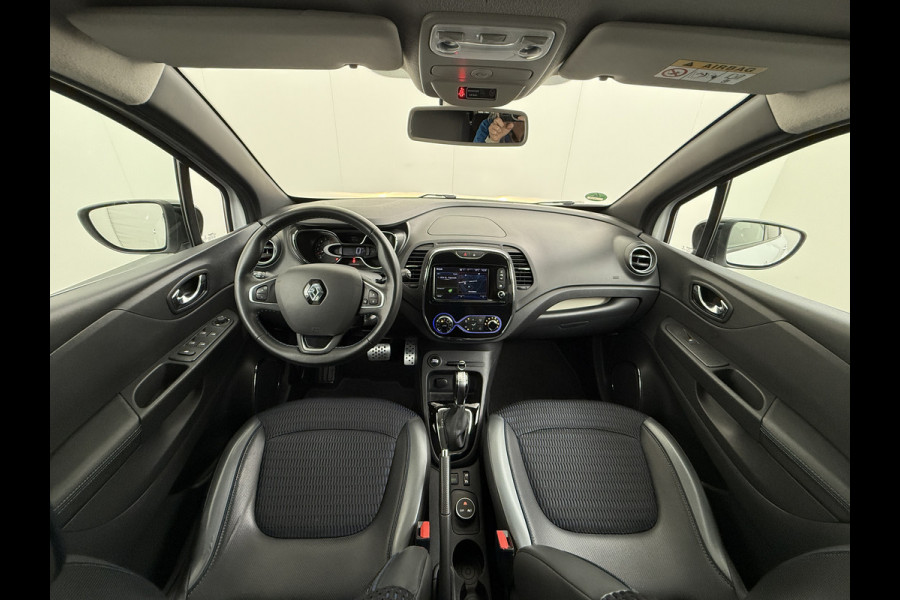 Renault Captur 1.2TCe 119PK Automaat Trekhaak Navi Ecc Camera Cruise Control Pdc Xmod Stoelverwarming Lmv 17" Privacy Glas Bluetooth Keyless Regn-Lichtsensor