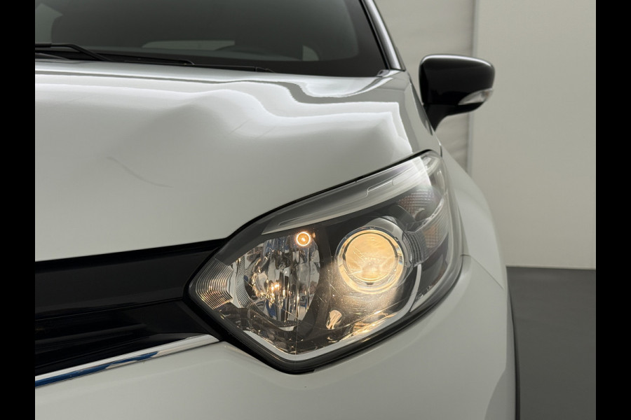 Renault Captur 1.2TCe 119PK Automaat Trekhaak Navi Ecc Camera Cruise Control Pdc Xmod Stoelverwarming Lmv 17" Privacy Glas Bluetooth Keyless Regn-Lichtsensor