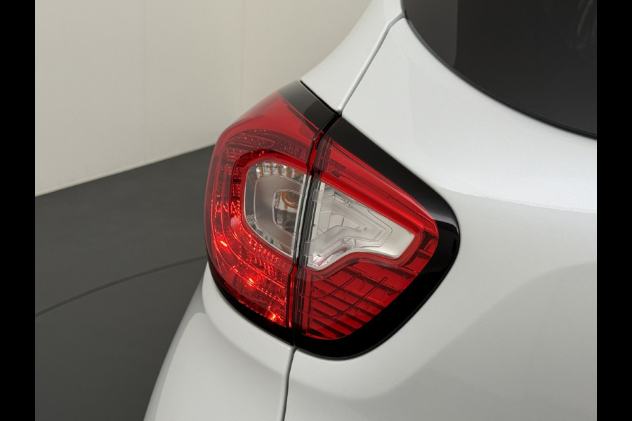 Renault Captur 1.2TCe 119PK Automaat Trekhaak Navi Ecc Camera Cruise Control Pdc Xmod Stoelverwarming Lmv 17" Privacy Glas Bluetooth Keyless Regn-Lichtsensor