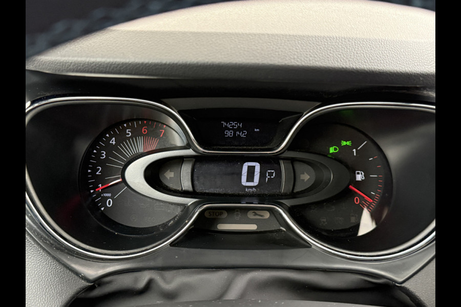 Renault Captur 1.2TCe 119PK Automaat Trekhaak Navi Ecc Camera Cruise Control Pdc Xmod Stoelverwarming Lmv 17" Privacy Glas Bluetooth Keyless Regn-Lichtsensor