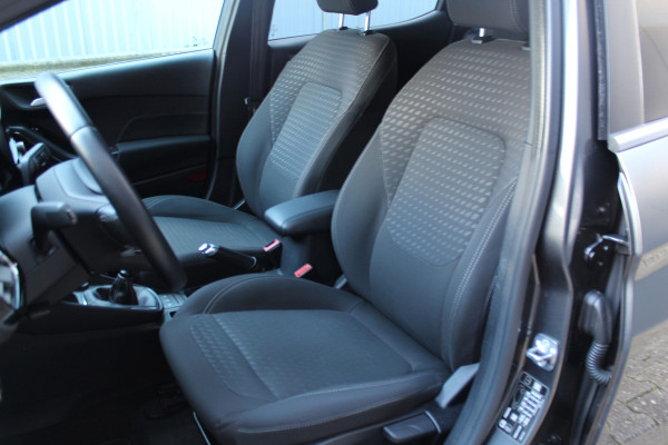 Ford Fiesta 1.0 EcoBoost Titanium 94pk Mooie en zuinige Ford Fiesta in de luxe Titanium uitvoering. Trekhaak, Clima, Cruise, Lane Assist,