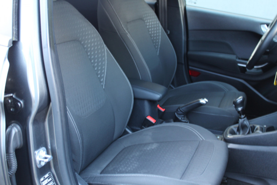 Ford Fiesta 1.0 EcoBoost Titanium 94pk Mooie en zuinige Ford Fiesta in de luxe Titanium uitvoering. Trekhaak, Clima, Cruise, Lane Assist,