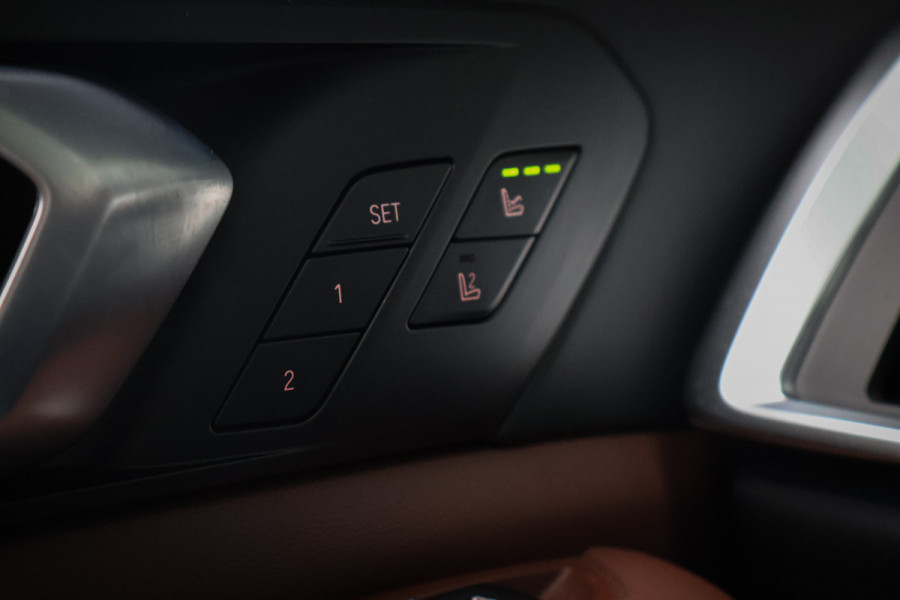 BMW X5 xDrive50e | ADAPTIVE CRUISE | MASSAGE | STOELVERWARMING & VERKOELING | 360 CAMERA | TREKHAAK | CARPLAY | MEMORY SEATS | PANO | S