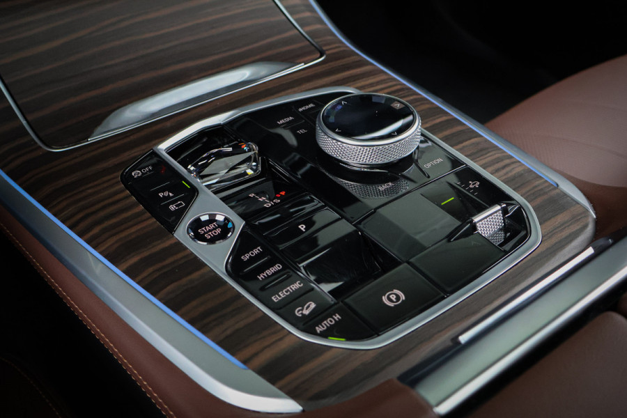 BMW X5 xDrive50e | ADAPTIVE CRUISE | MASSAGE | STOELVERWARMING & VERKOELING | 360 CAMERA | TREKHAAK | CARPLAY | MEMORY SEATS | PANO | S
