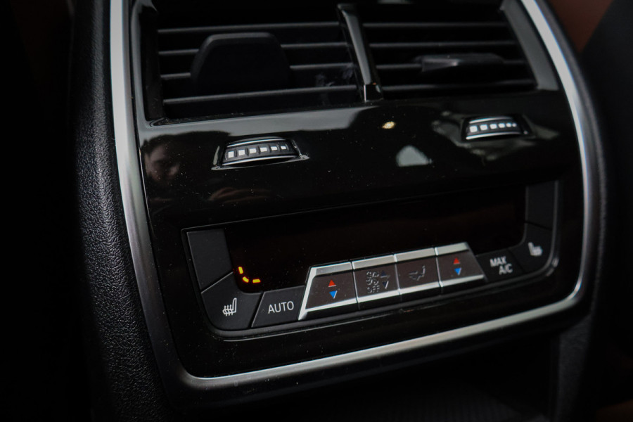BMW X5 xDrive50e | ADAPTIVE CRUISE | MASSAGE | STOELVERWARMING & VERKOELING | 360 CAMERA | TREKHAAK | CARPLAY | MEMORY SEATS | PANO | S