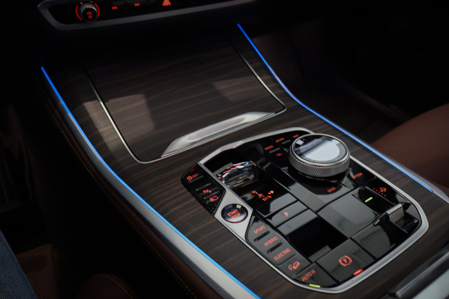 BMW X5 xDrive50e | ADAPTIVE CRUISE | MASSAGE | STOELVERWARMING & VERKOELING | 360 CAMERA | TREKHAAK | CARPLAY | MEMORY SEATS | PANO | S