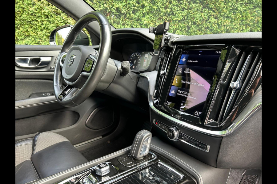 Volvo V60 2.0 T6 Recharge AWD R-Design Leder AllSeason !!NIEUWBINNEN!! Volvo V60 2.0 T6 Recharge AWD R-Design Leder AllSeason !!NIEUWBINNEN!!
