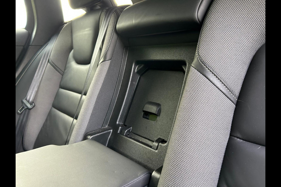 Volvo V60 2.0 T6 Recharge AWD R-Design Leder AllSeason !!NIEUWBINNEN!! Volvo V60 2.0 T6 Recharge AWD R-Design Leder AllSeason !!NIEUWBINNEN!!