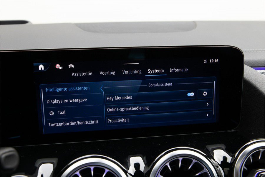 Mercedes-Benz GLA 200 AMG Premium Plus, Pano, Memory, Head-up, Burmester, Leder, Facelift Mercedes-Benz GLA 200 AMG Premium Plus, Pano, Memory, Head-up, Burmester, Leder, Facelift