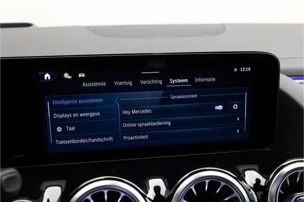 Mercedes-Benz GLA 200 AMG Premium Plus, Pano, Memory, Head-up, Burmester, Leder, Facelift Mercedes-Benz GLA 200 AMG Premium Plus, Pano, Memory, Head-up, Burmester, Leder, Facelift
