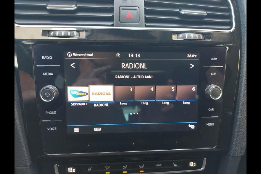 Volkswagen Golf 1.0 TSI Allstar, airco,navigatie,stoelverwarming,parkeersensoren,APP connect/navigatie