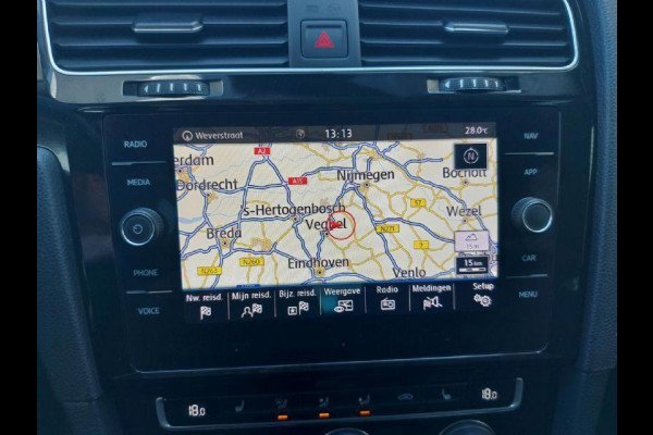 Volkswagen Golf 1.0 TSI Allstar, airco,navigatie,stoelverwarming,parkeersensoren,APP connect/navigatie