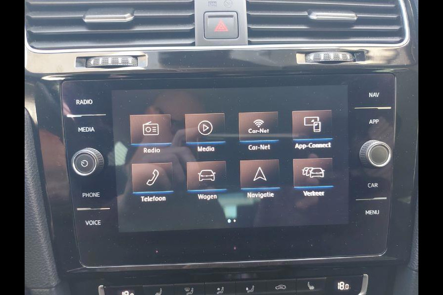 Volkswagen Golf 1.0 TSI Allstar, airco,navigatie,stoelverwarming,parkeersensoren,APP connect/navigatie