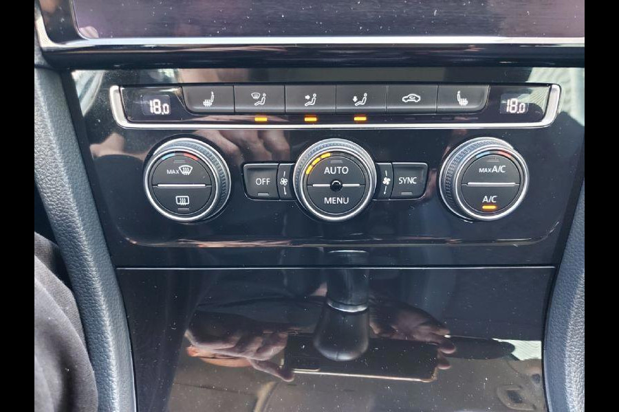 Volkswagen Golf 1.0 TSI Allstar, airco,navigatie,stoelverwarming,parkeersensoren,APP connect/navigatie
