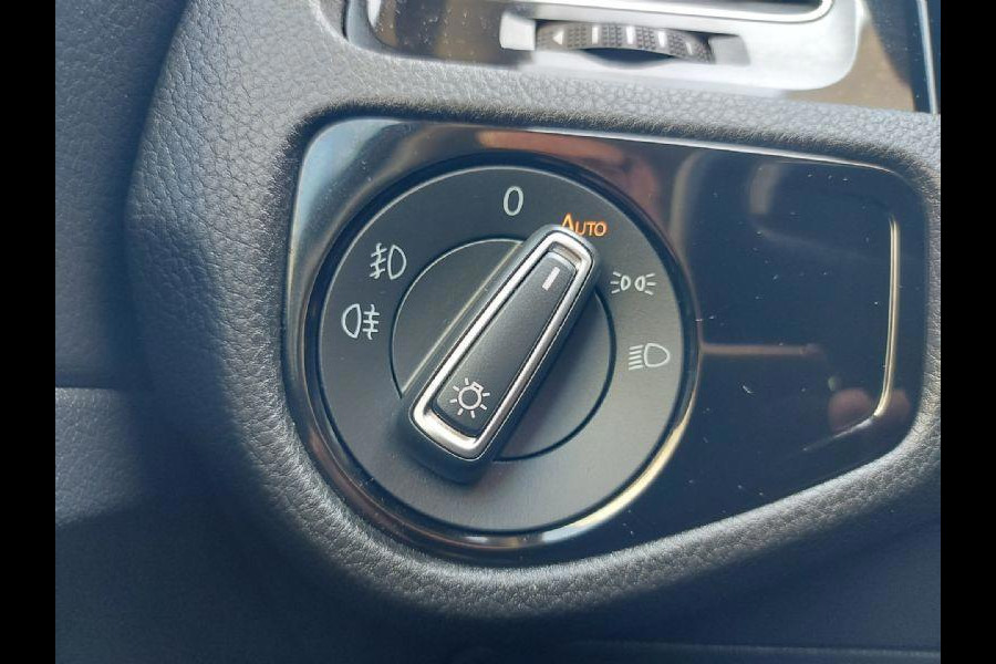 Volkswagen Golf 1.0 TSI Allstar, airco,navigatie,stoelverwarming,parkeersensoren,APP connect/navigatie