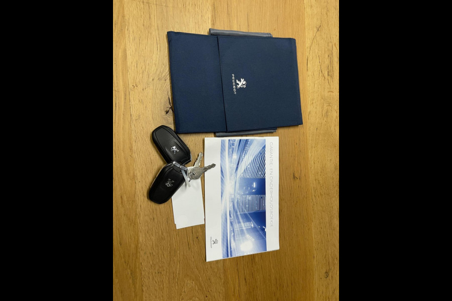 Peugeot 3008 1.2 PureTech Allure AUTOMAAT PANORAMADAK LEER NAVI CAMERA