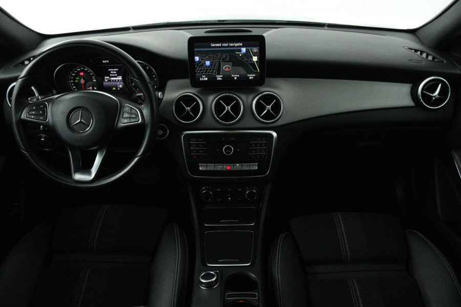 Mercedes-Benz CLA-Klasse 180 AMG Night Edition Plus (PARKEERSENSOREN, STOELVERWARMING, CRUISE CONTROL, NAVIGATIE) Mercedes-Benz CLA-Klasse 180 AMG Night Edition Plus (PARKEERSENSOREN, STOELVERWARMING, CRUISE CONTROL, NAVIGATIE)