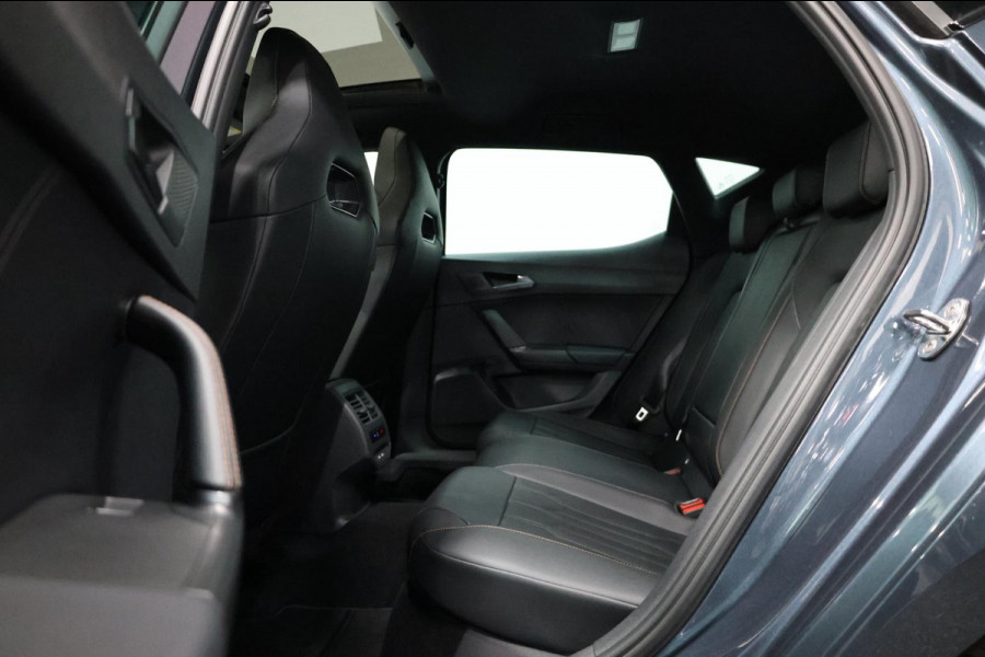 CUPRA Cupra Leon 2.0 TSI VZ 300+PK VIRTUAL/SFEER/PANO/LEER+S.VERWARMING/19"/CAM/ACC/ECC/12 MDN GARANTIE! CUPRA Cupra Leon 2.0 TSI VZ 300+PK VIRTUAL/SFEER/PANO/LEER+S.VERWARMING/19"/CAM/ACC/ECC/12 MDN GARANTIE!