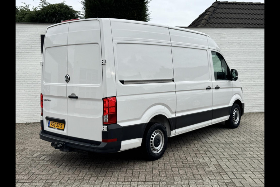 Volkswagen Crafter 30 2.0 TDI L3H3 Highline Carplay DAB Cruise Verwarmde voorruit Trekhaak Lat om Lat